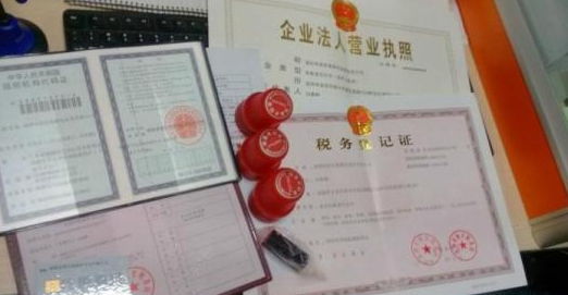 企業(yè)申請(qǐng)資質(zhì)時(shí)可以用其母公司、子公司、管理